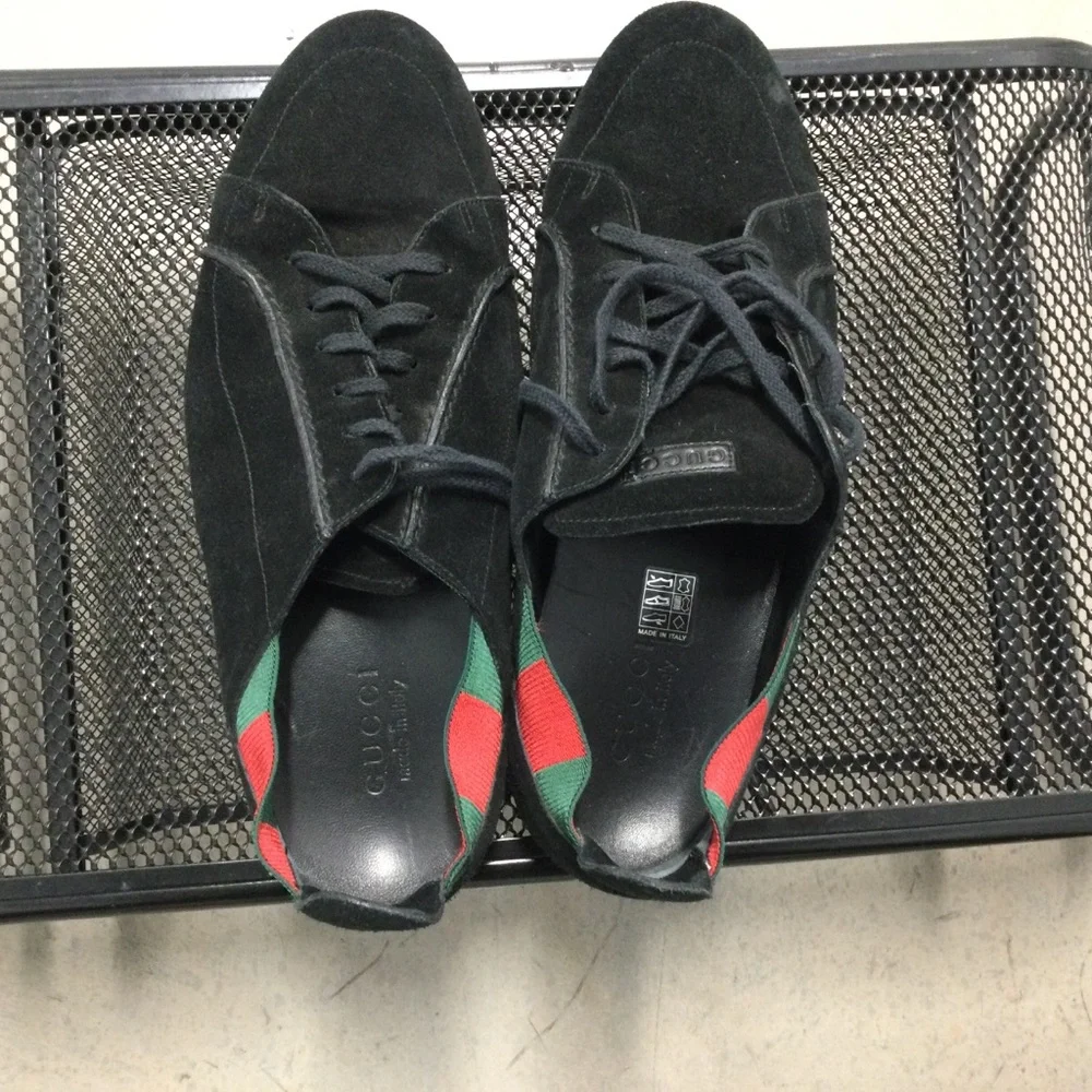Gucci Black Suede Slip-On Loafers with Green and Red Heel Stripe